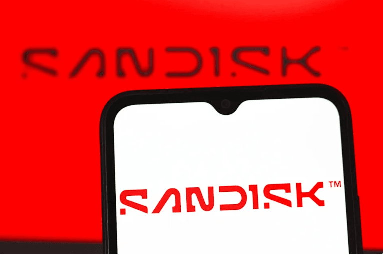 SNDK Stock Dip After Apple's Price Shock: Trap or Last Chance Before ,000?